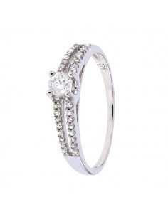 Diamond sided engagement ring solitaire diamond in 9 K gold