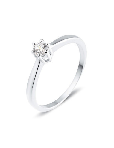 Classic claw set diamond solitaire ring in 18 K gold