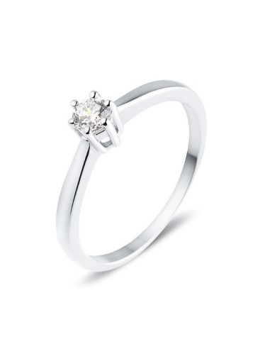 Classic claw set diamond solitaire ring in 18 K gold