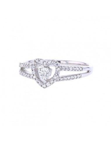 Diamond heart shape halo solitaire ring in 18 K gold