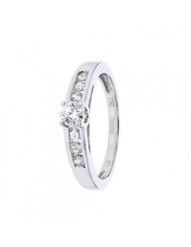 Diamond sided solitaire ring in 18 K gold