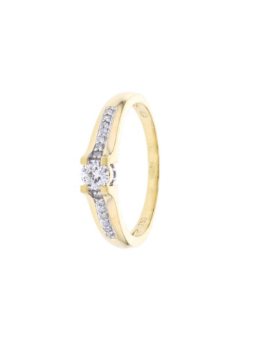 Diamond sided solitaire ring in 18 K gold