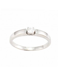 Luxurious diamond solitaire ring in 18 K gold