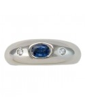 Ring with sapphire and diamonds in platinium