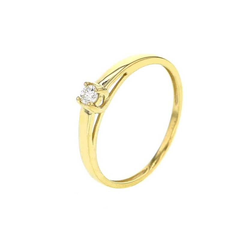 Diamond solitaire ring in 9 K gold